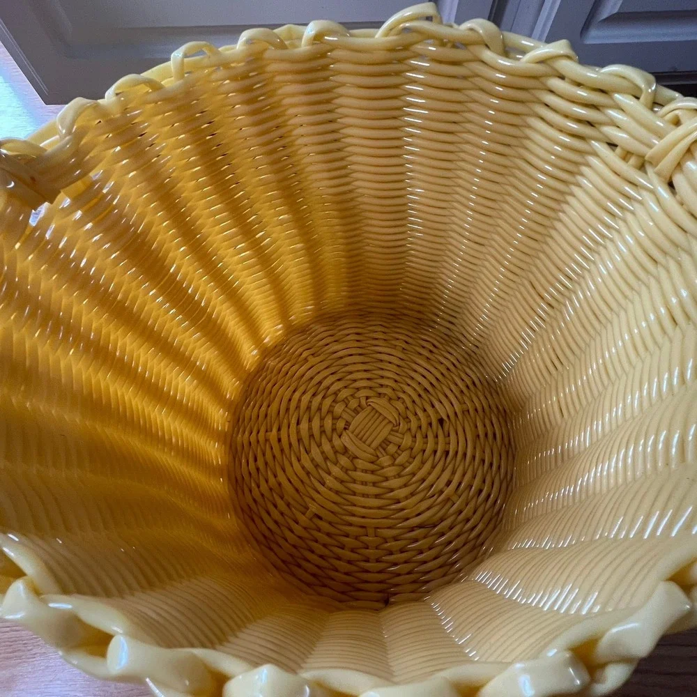 Woven Plastic Laundry Basket Unisex Medium Yellow NWOT Retro Wicker Look